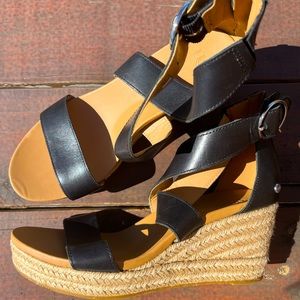 UGG Hylda Wedge Sandal (Discontinued) | Sz. 9